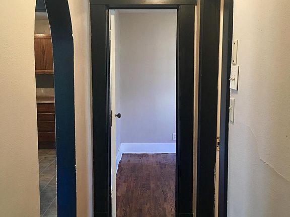 5th image of 1009 N Broadway St