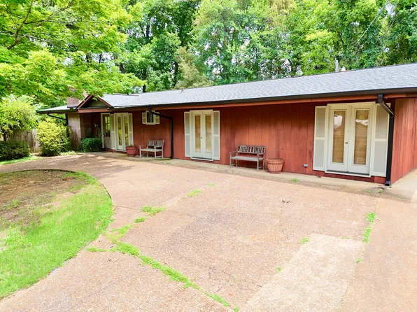 412 Pineridge Dr, New Albany, MS 38652