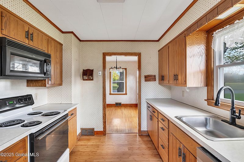 4th image of 79 Martindale Avenue