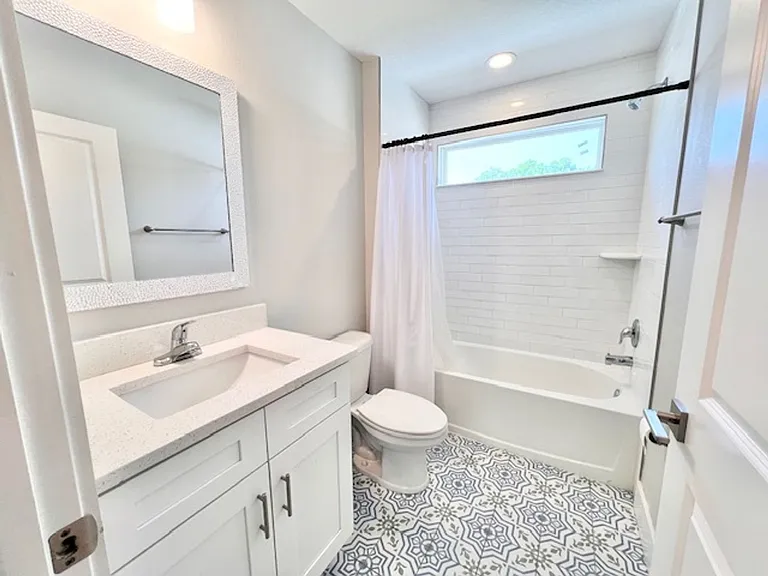 907 Randall St — Photo 13