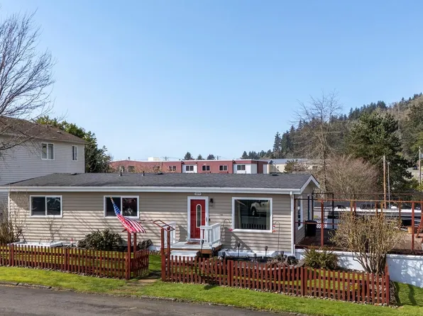 109 4th St, Garibaldi, OR 97118