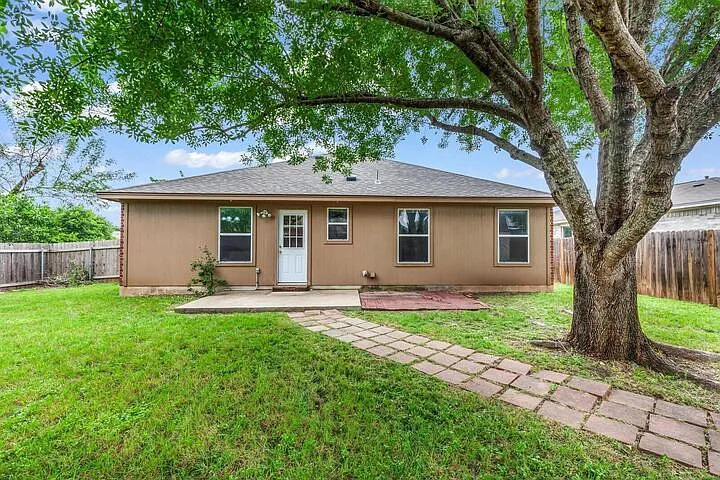 609 Golden Gate Dr — Photo 20