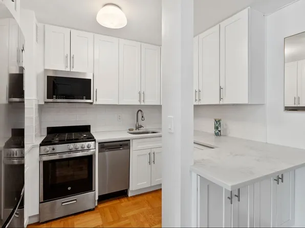 230 East 15th Street 3A image 2 of 7