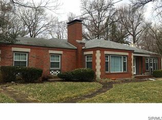 30 Oak Knoll Pl, Belleville, IL 62223