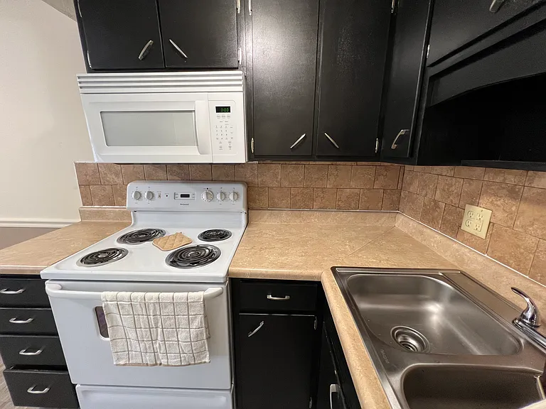 Mayfair Apartments — Photo 102