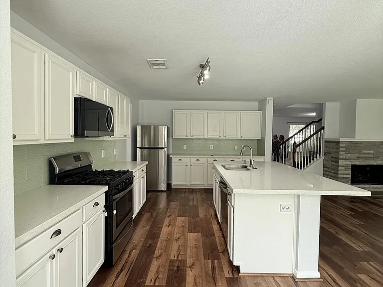 2219 Gable Hollow Ln — Photo 11