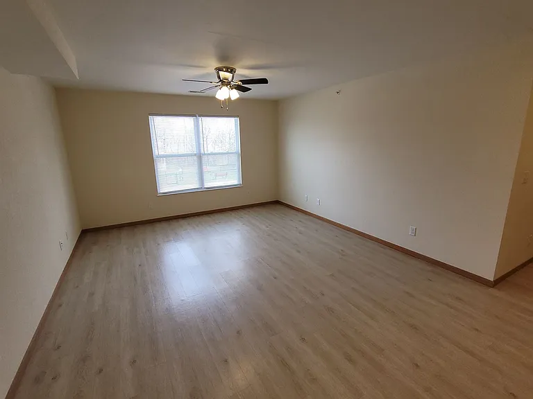 1 Hundred West Apartments — Photo 10