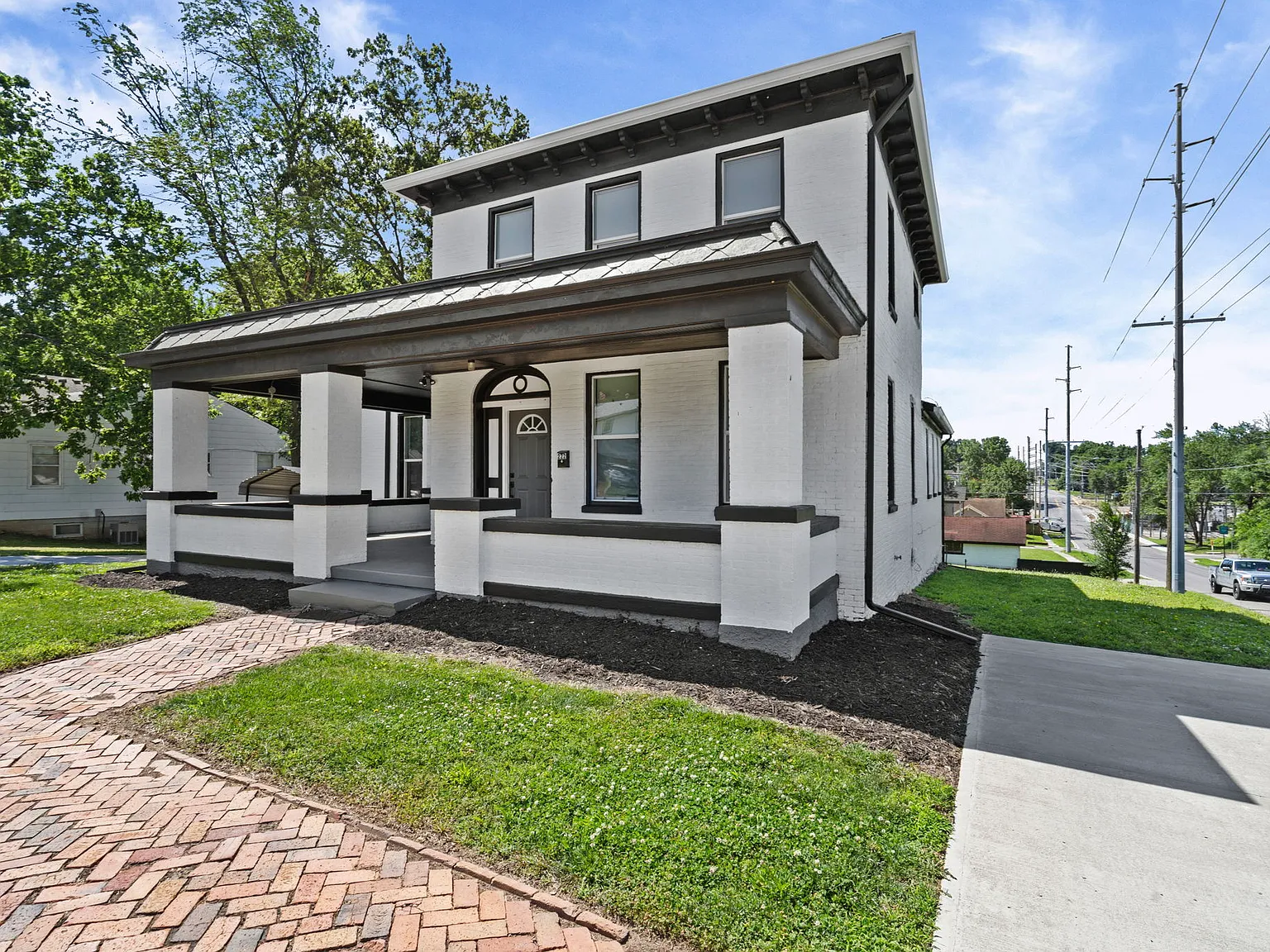 5 bed, 2198 sqft, $2,000 — Photo 2
