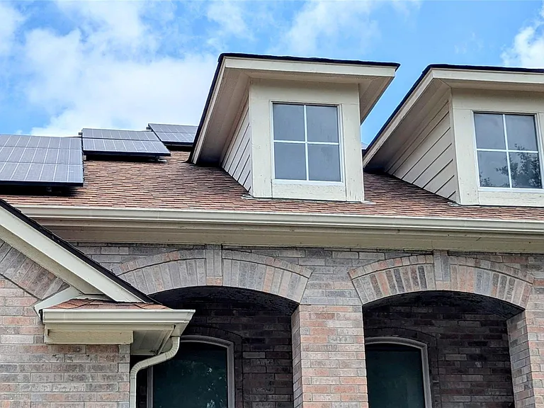 114 Ambrose Dr — Photo 2
