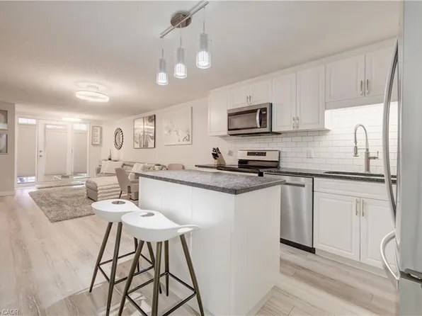 1989 Ottawa St S #27A, Kitchener, ON N2E 0G7