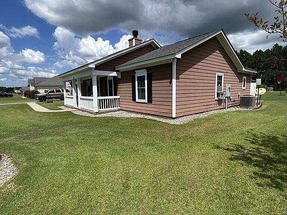 3rd image of 977 Armena Rd