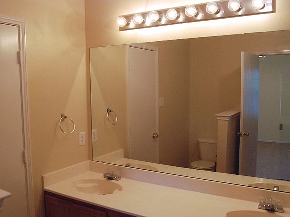4th image of 1700 Kelly Ln