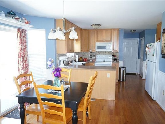 3rd image of 6850 Lillian Ct