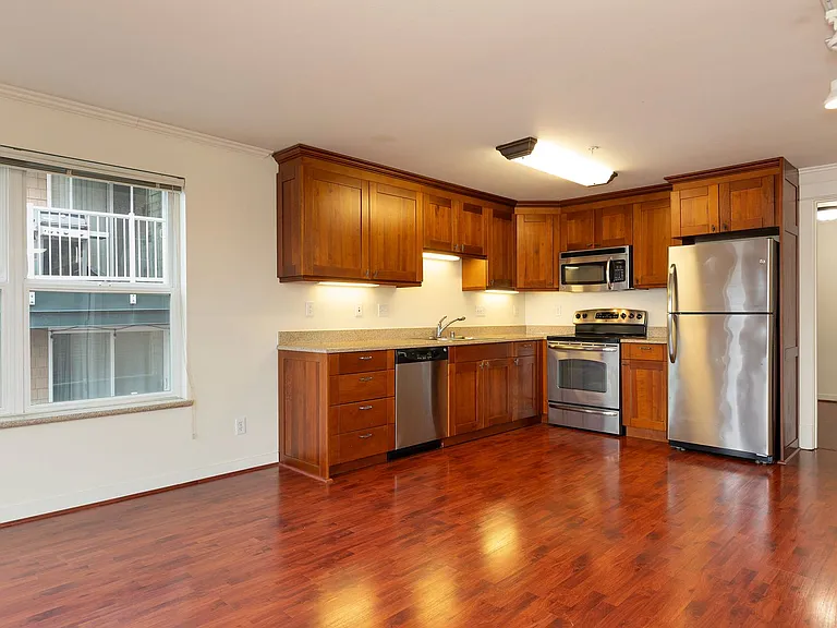 Howard Park Apartments — Photo 33