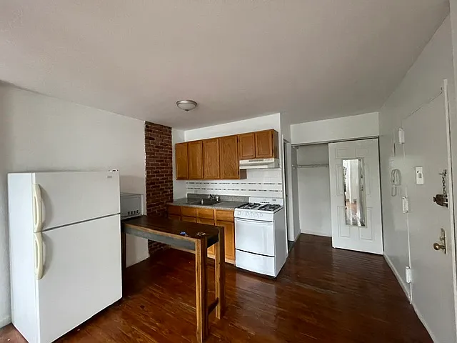 463A 5th Ave #4R — Photo 2