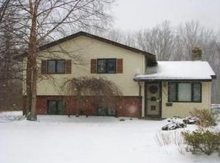 4290 Holl Rd, Sheffield Lake, OH 44054
