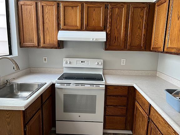 2nd image of 354 Byxbee St