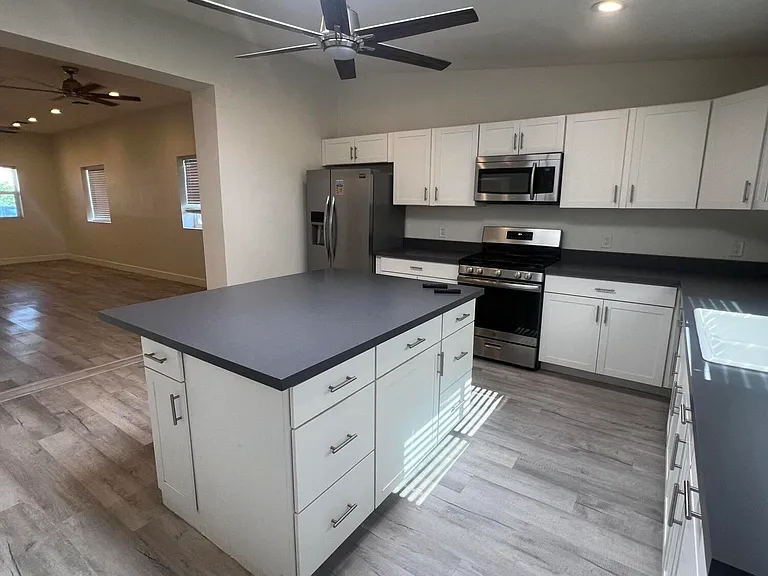 814 S 1st Ave — Photo 5