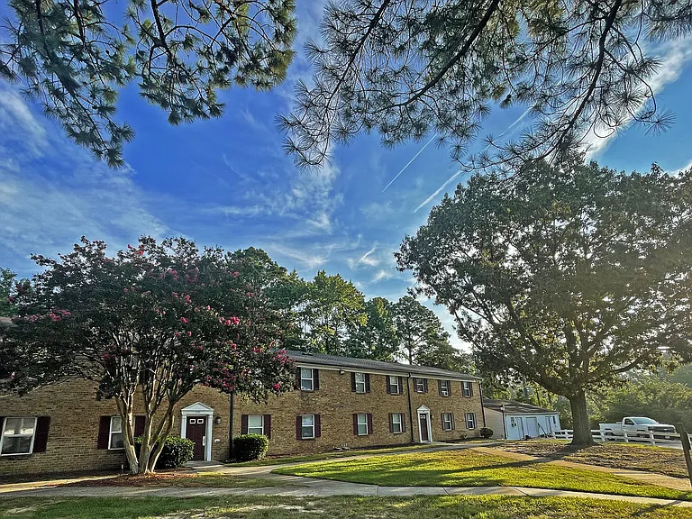 Lynnhaven Landing Apartments — Photo 27