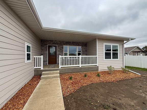 3rd image of 1016 Arbor Dr
