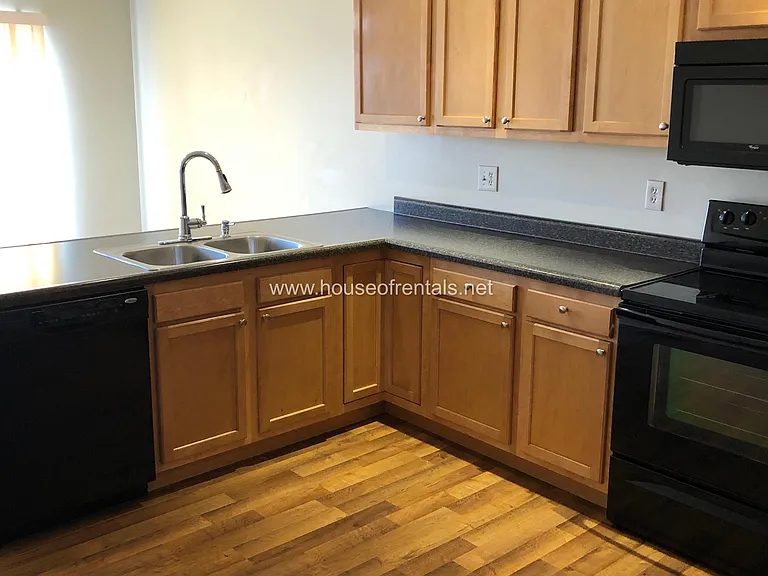 1413 Marion St #1 — Photo 5