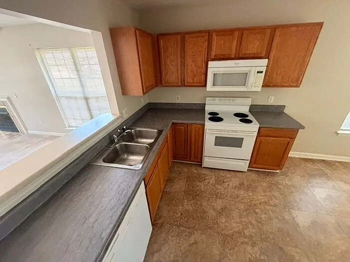 303A Ashley Ln — Photo 2
