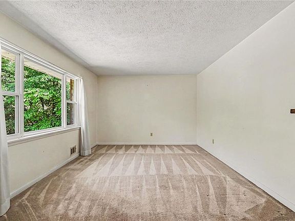 3rd image of 1136 Creekdale Dr
