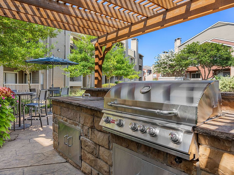C242440_Westside_Grill_05