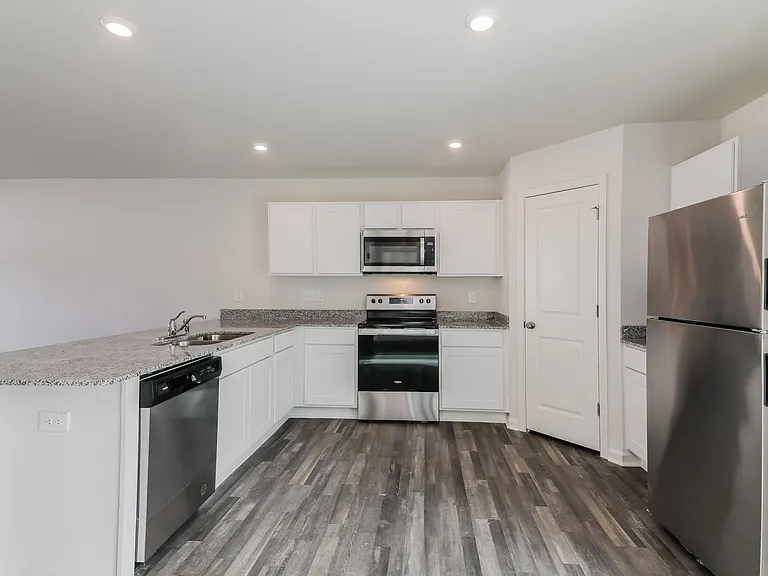 307 Kyles Dr — Photo 6