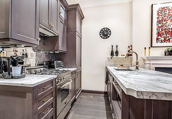 4th image of 14 E 64th St APT 3B
