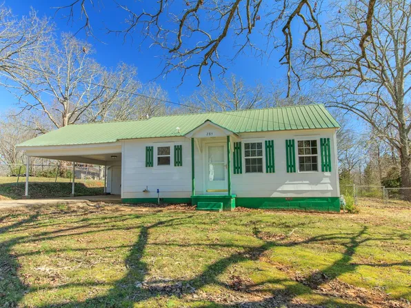 285 Oak St, Selmer, TN 38375