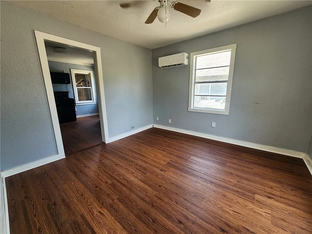 2 bed, 1.0 bath, 618 sqft, $1,000 — Photo 4