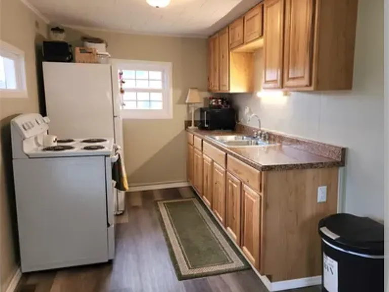 401 Poplar Ave — Photo 1