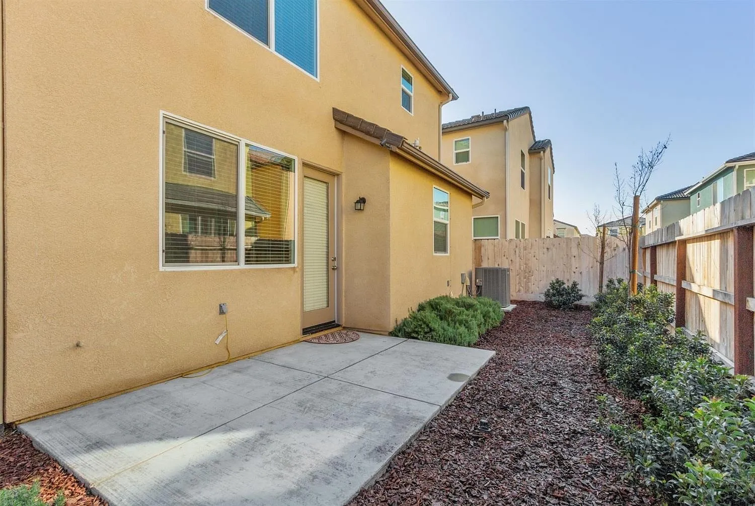 Beautiful Newer 3 Bedroom Patio Home in Desirable Loma Vista Community! — Photo 3