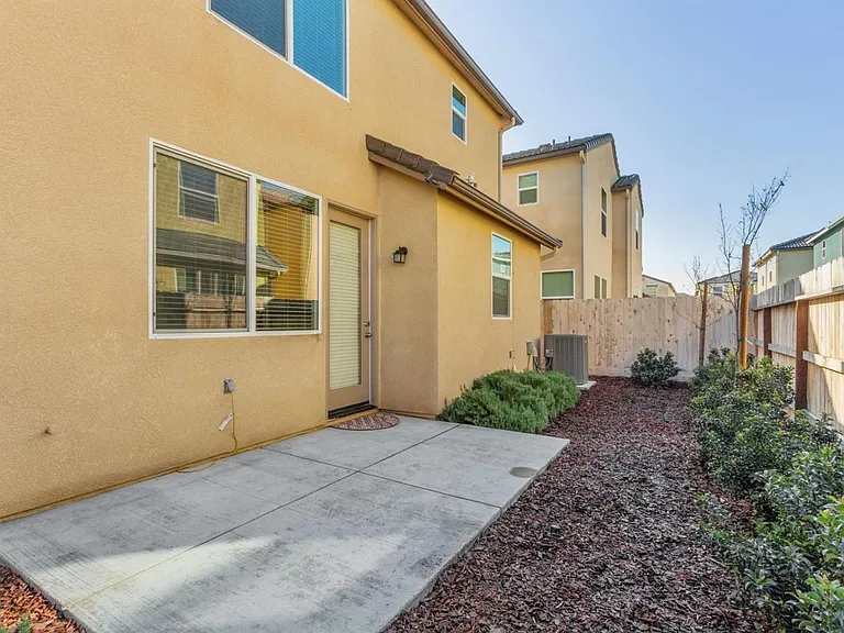 1332 Joy Dr — Photo 2