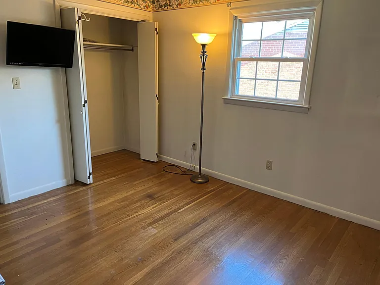 594 Halifax Dr — Photo 7