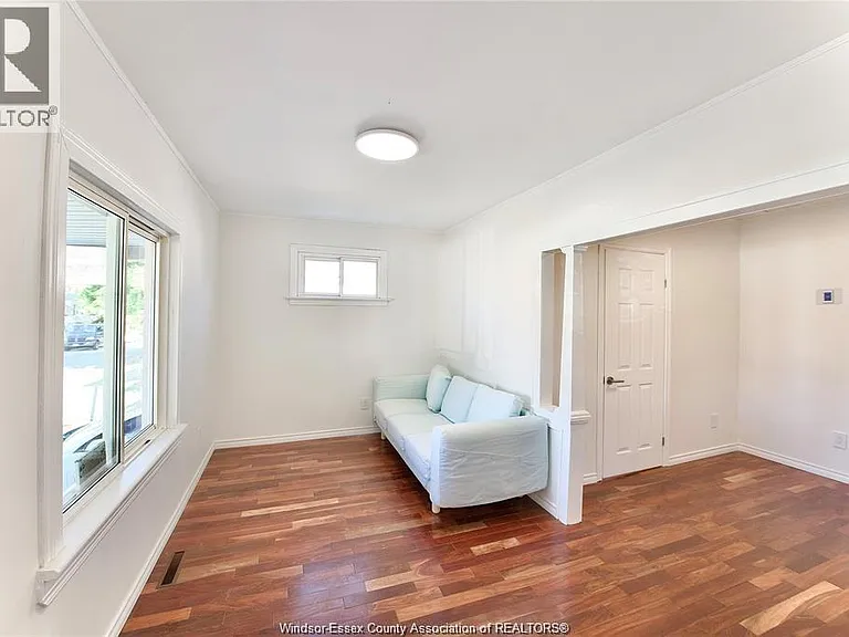 1636 Cadillac St — Photo 8