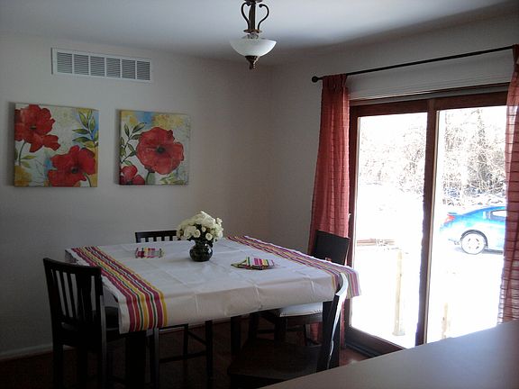 3rd image of 3436 Cummings Dr