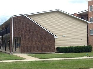 507 E White St, Champaign, IL 61820