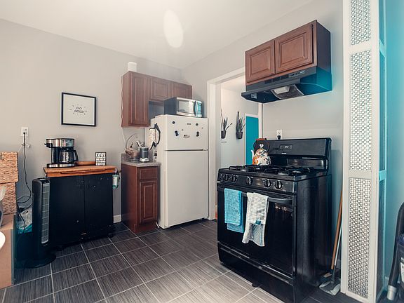2nd image of 879 Bergen St APT 10