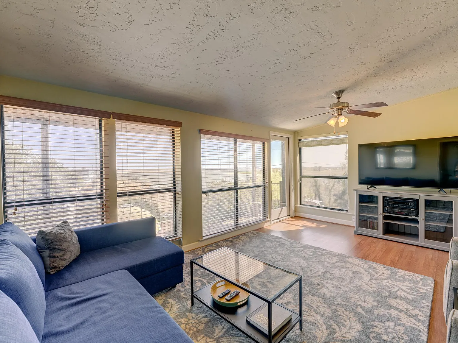 1 bed, 835 sqft, $1,500 — Photo 3