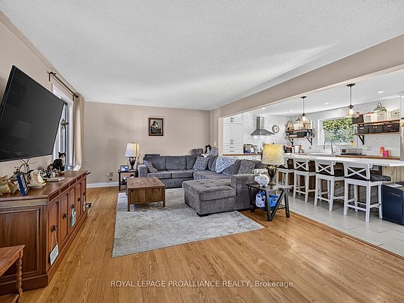 5th image of 15 Willow Dr