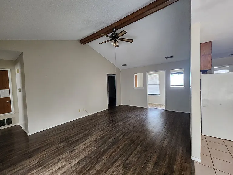 1335 Gordon Blvd — Photo 6