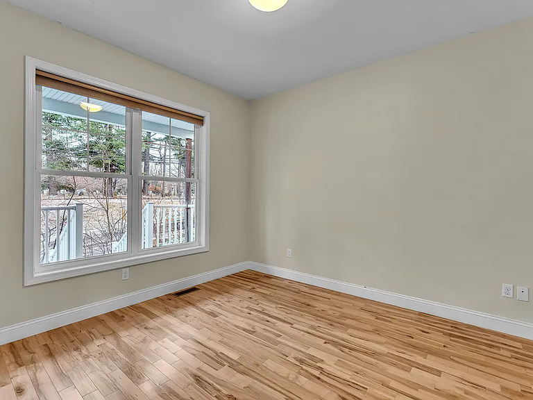 366 Colchester Ave — Photo 23