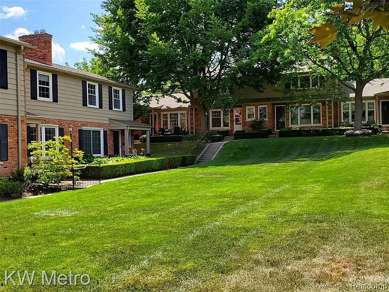 553 N Old Woodward Ave — Photo 22