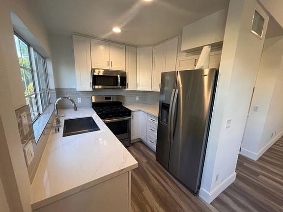 4th image of 821 Gramercy Dr APT 201