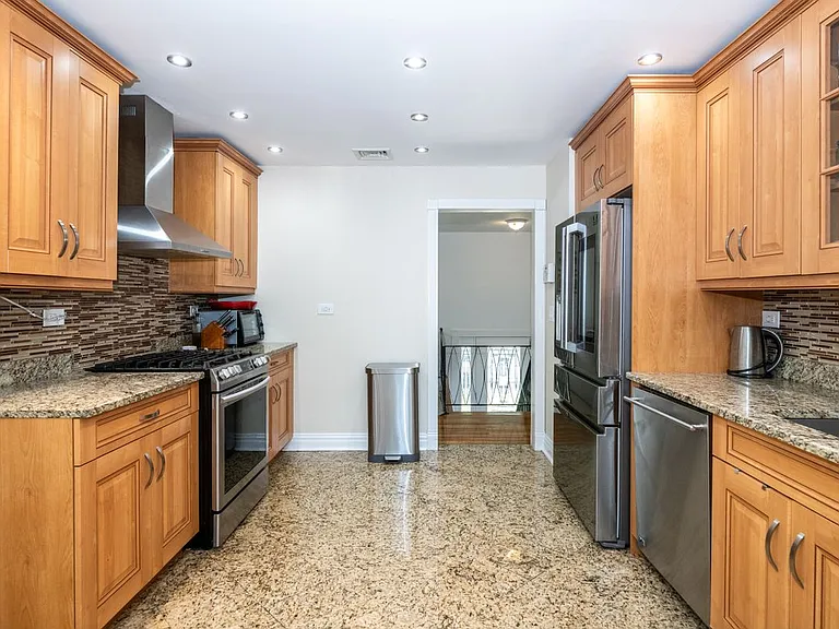 18 Carlyle Pl — Photo 7