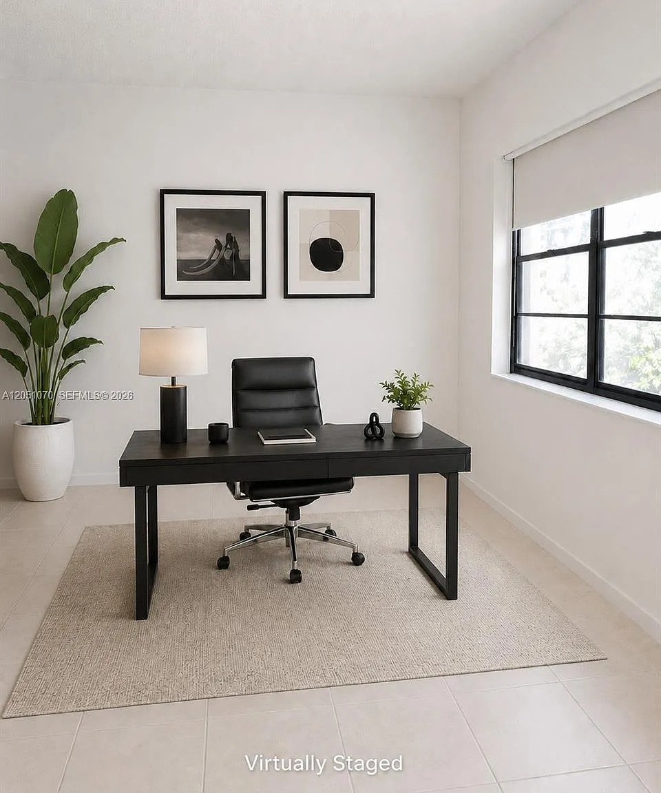 Palm Village Club Condo — Photo 3