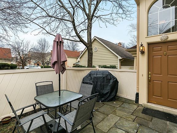 3rd image of 10809 Luxberry Dr
