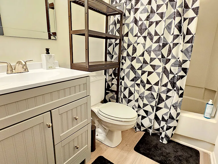 9408 Lexington Cir — Photo 10